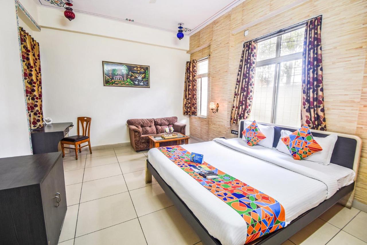 FabHotel Everest International Udaipur Exterior foto